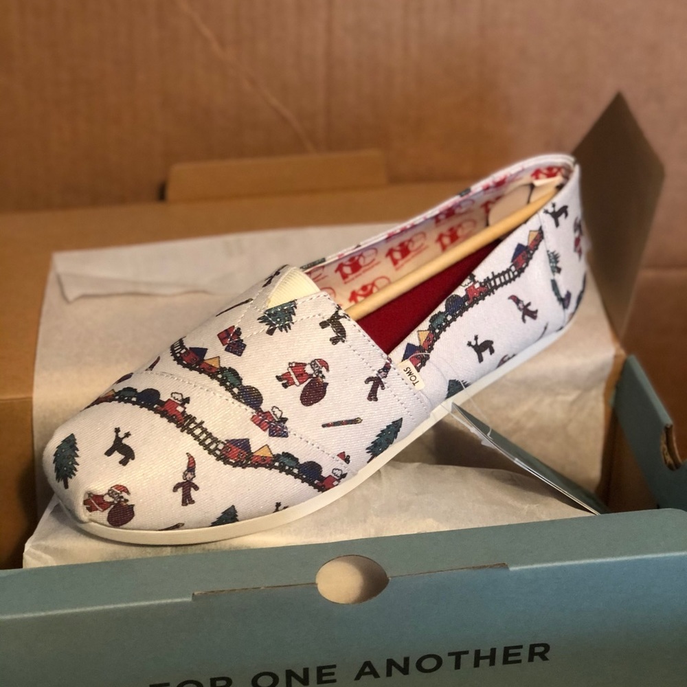 4 pairs of brand new Christmas themed Toms